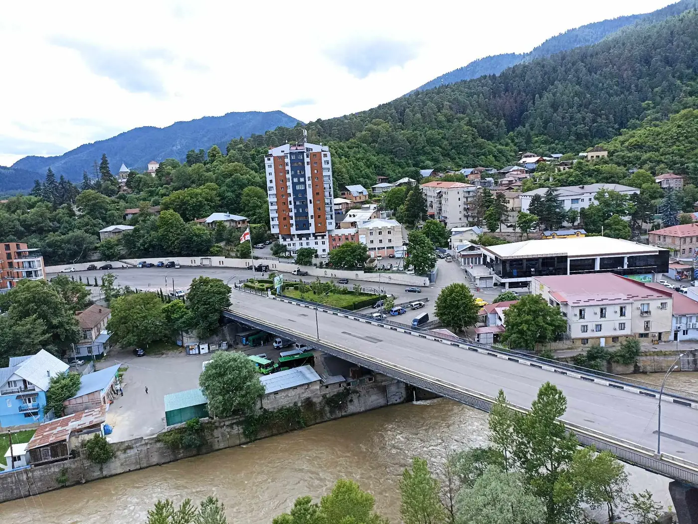 Valea Mtkvari, vedere din Borjomi Palace